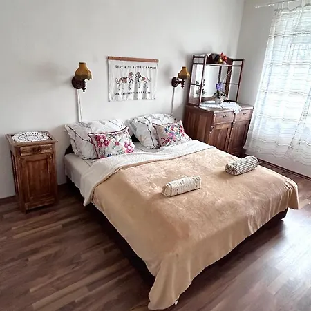 Konukevi Diokert Vendeghaz Komjati