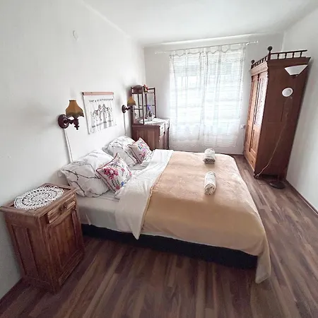 Diokert Vendeghaz Konukevi Komjati