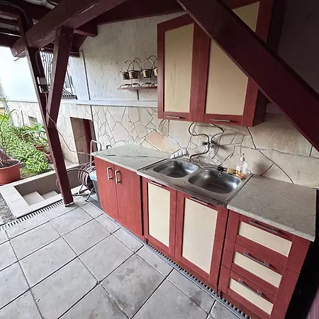 Diokert Vendeghaz Konukevi Komjati