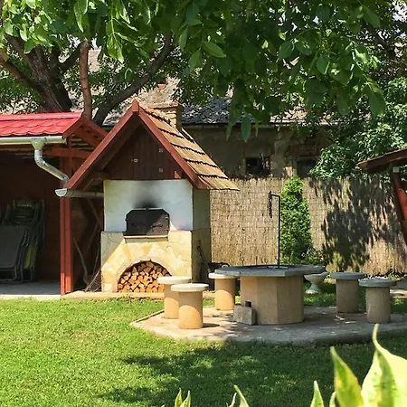 Diokert Vendeghaz 3* Komjati